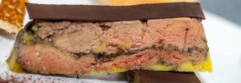 Recette du Foie Gras Confit au Chocolat épicé et pommes acidulées.